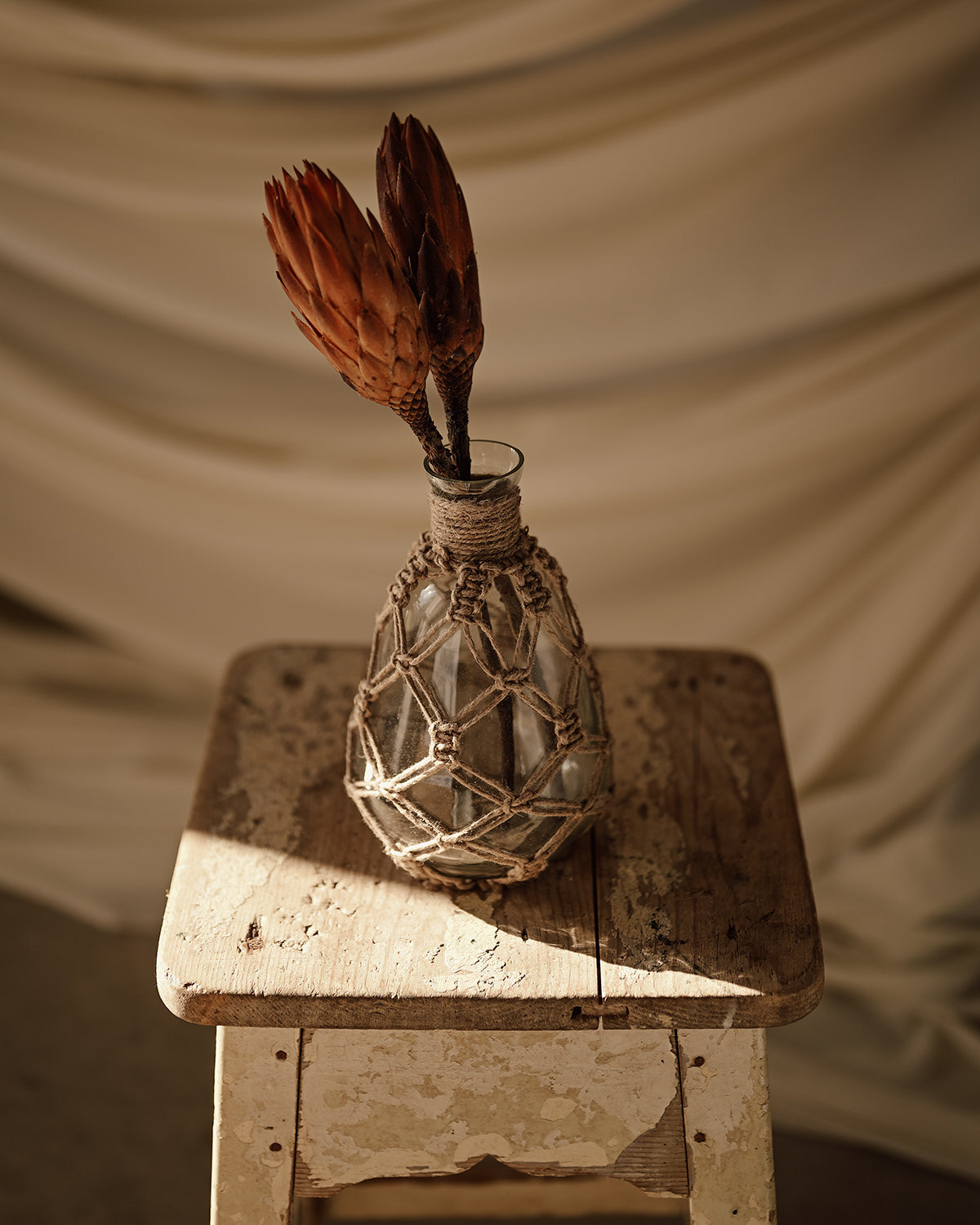 Jarrón de cuerda y cristal