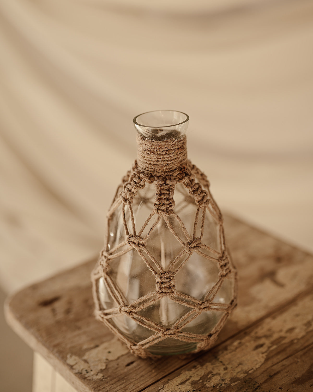Jarrón de cuerda y cristal