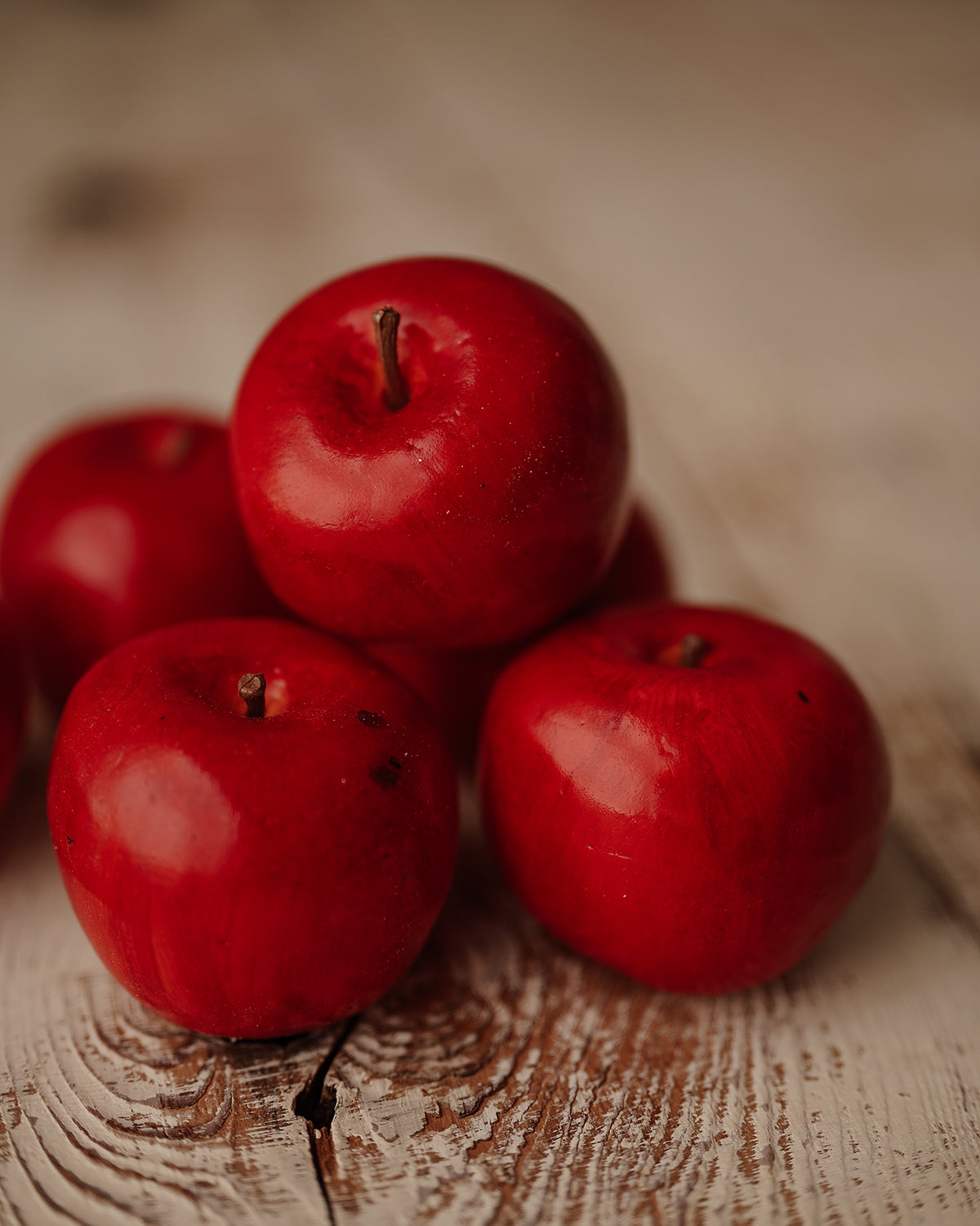 Manzanas rojas súper realistas a tamaño real