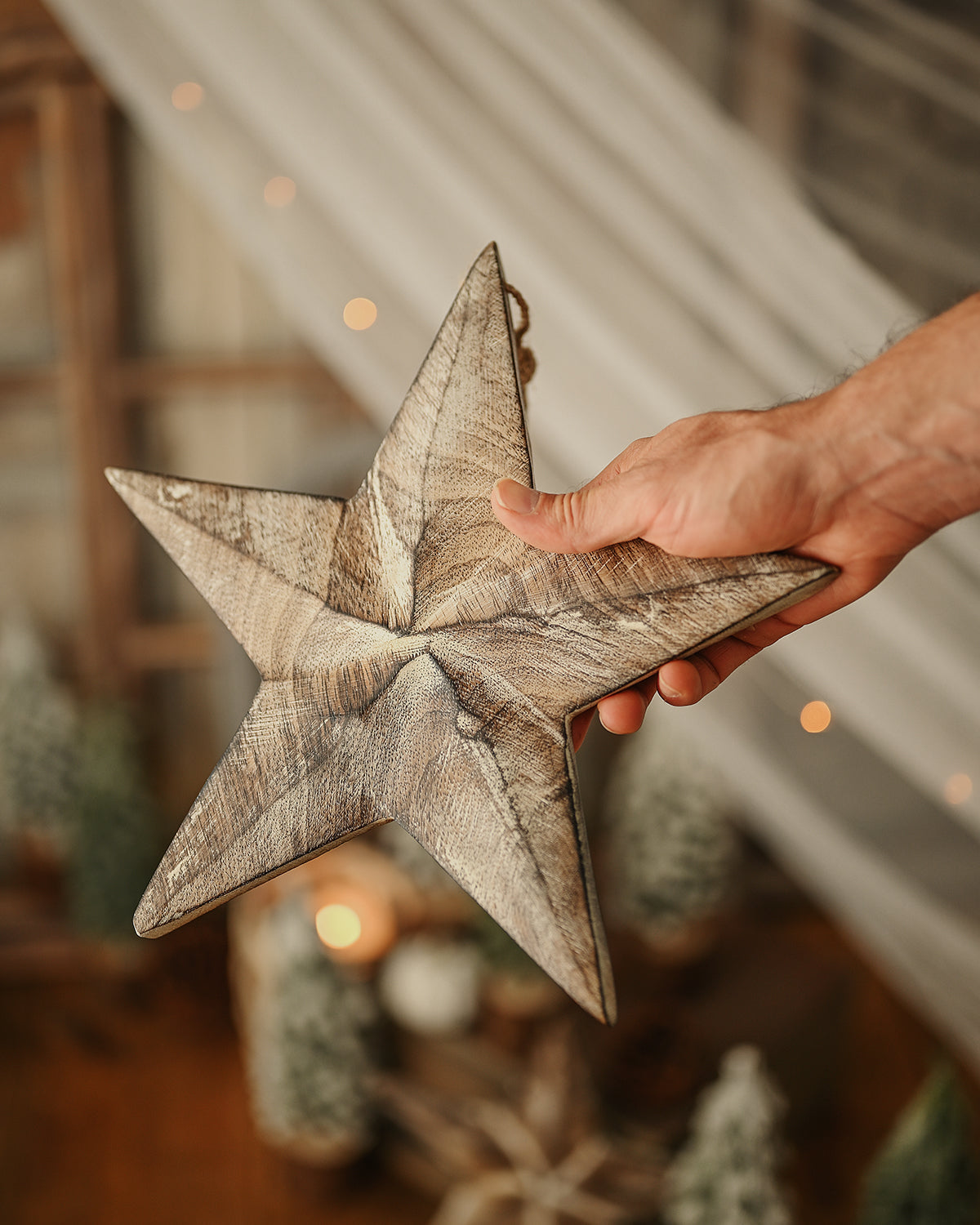 Estrella de madera rústica